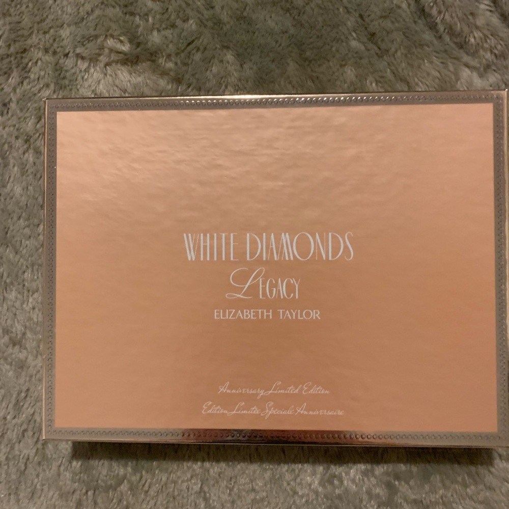 Elizabeth Taylor 4 piece set White Diamonds Legacy  gift set, NWT